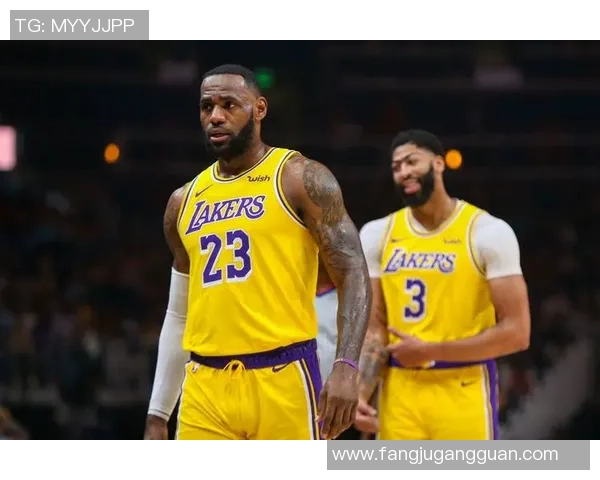 足球明星纷纷赞誉詹姆斯的球场表现与领导力引发热议